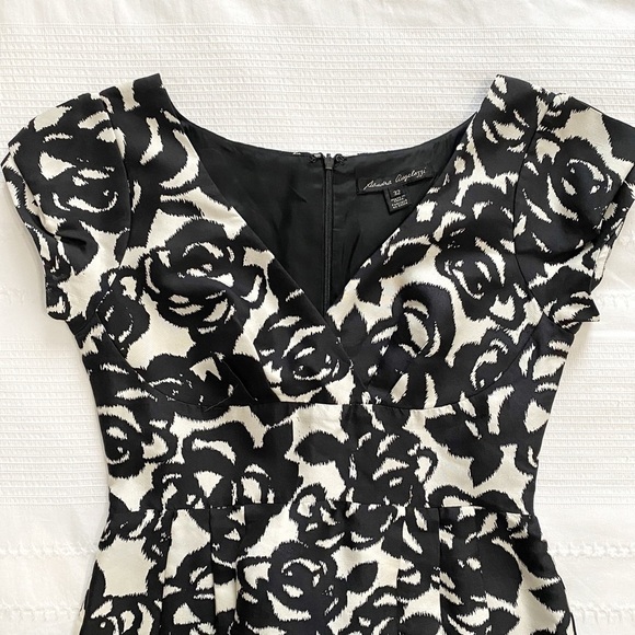 SANDRA ANGELOZZI 100% SILK BLACK WHITE ABSTRACT FLORAL FIT & FLARE PLEATED DRESS - Picture 6 of 8